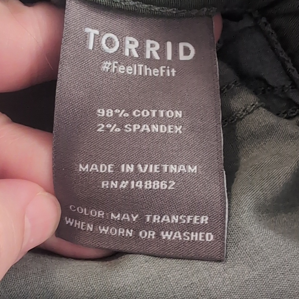 Torrid High Rise Baggy Cargo Pants - Picture 7 of 8